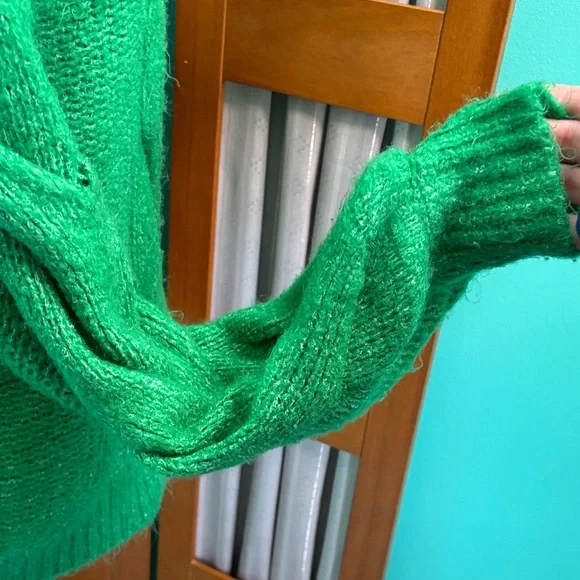 Bluivy Emerald Green cable Knit Sweater - Picture 6 of 10
